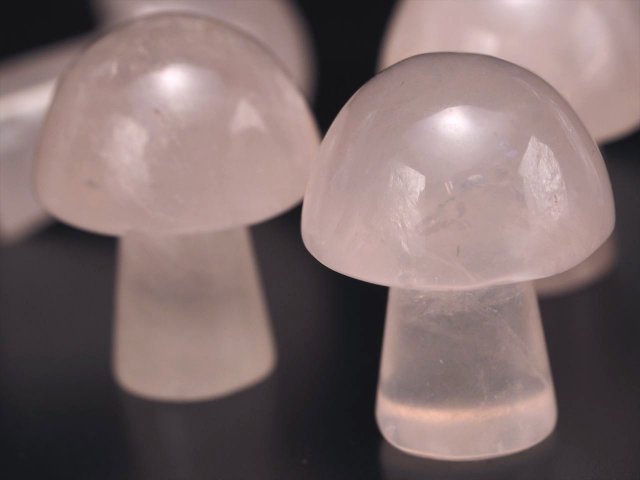 ローズクォーツ 紅水晶 キノコ 5個セット サイズ約20mm 幸福のシンボル きのこモチーフ つやつや透明感あり 恋愛成就の石 マダガスカル産 パワーストーン