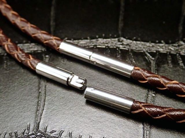 クールな革紐ネックレス 編み革紐 ダークブラウン バヨネット式 留め具 長さ50cm 幅約2.8mm 金具部分 太さ約3.5mm ペンダントトップの相方 取り外し簡単