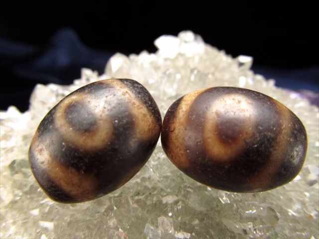 最高級 至純黒朱砂馬蹄痕 三眼天珠 さんがんてんじゅ 全長約20mm前後 1個売り 幸運招来・金運獲得・発財高揚・延命長寿 ころんと可愛いミニ天珠