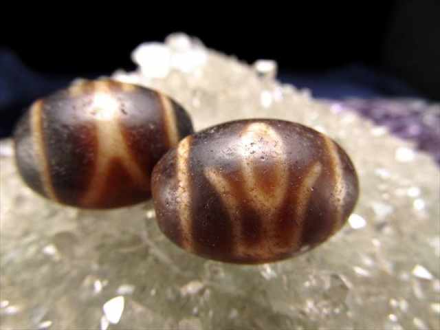 最高級 至純黒朱砂馬蹄痕 大人天珠 だいじんてんじゅ 全長約20mm前後 1個売り 弱気克服・勇気旺盛・度量増大 ころんと可愛いミニ天珠 パワーストーン 天然石