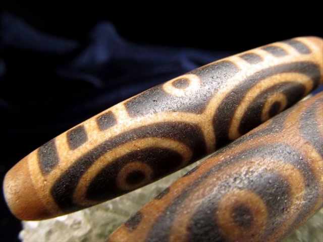 最高級 至純黒朱砂馬蹄痕 巨大龍眼天珠(りゅうがんてんじゅ) 全長約 