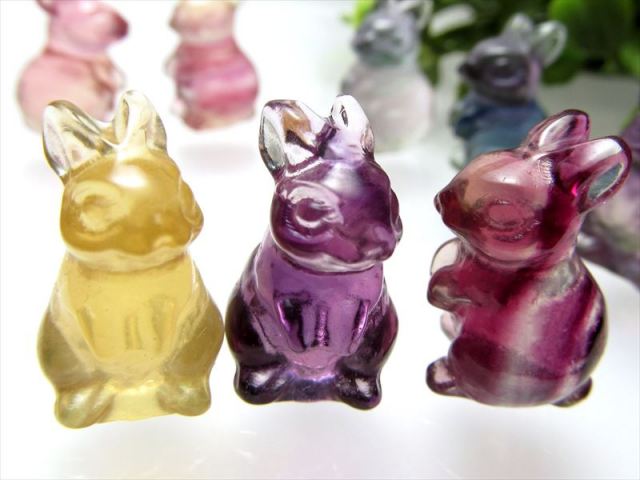 ミニサイズ 1個売り フローライト ウサギ 置物 重さ3g前後 高さ18mm
