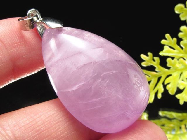 濃厚ライラックピンク 5A クンツァイト ドロップ型 ペンダントトップ 重さ10.7g ぷるりとしたドロップ型 持ち主の魅力を高める石 リチア輝石