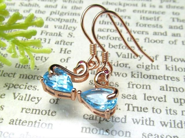 激安宣言 5A スイスブルートパーズ スワンモチーフ ドロップカット ピアス 石サイズ縦約8mm 優雅な白鳥モチーフ ピンクゴールドカラー ブラジル産