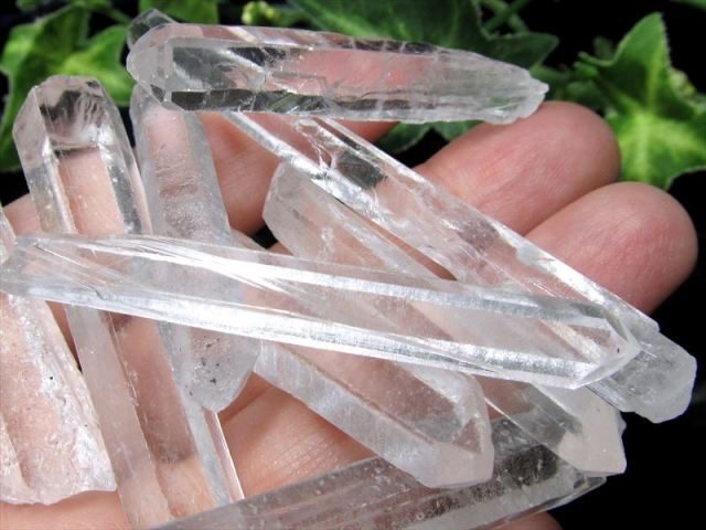 ○【天然クリスタルポイント 詰め合わせ】200グラム入り 透明 激安