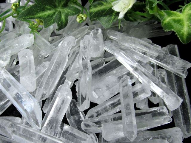 ○【天然クリスタルポイント 詰め合わせ】200グラム入り 透明 激安