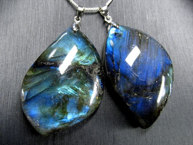 4A ラブラドライト さまざまな形のペンダントトップ 重さ16g-18g 極上天然石 マダガスカル産 ss-20