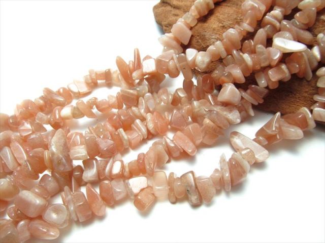 オレンジムーンストーン さざれ 一連 約4mm-10mm 一連 約75-80cm ネックレスなどに 6月の誕生石 インド産 パワーストーン 天然石