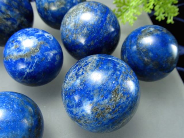 ラピスラズリ 丸玉 直径約34mm-36mm つやつや光沢のある紺色