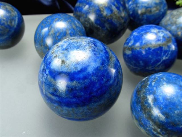 ラピスラズリ 丸玉 直径約18mm-20mm つやつや光沢のある紺色 幸運を