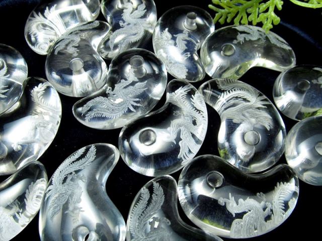 半額 50％OFFの通販 ○1個売り 吉祥の霊鳥【鳳凰 縦約 素彫り水晶勾玉(まがたま)】 その他