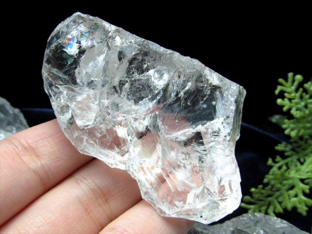 氷のような美しい透明水晶 超透明 ロッククリスタル 水晶原石 70g-90g 