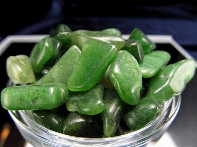 専用 ネフライト 翡翠 鑑賞石 天然石 水石 自然石 色石 蛇紋石 緑石 碧玉 専用 ネフライト 翡翠 鑑賞石 天然石 水石 自然石 色石 蛇紋石 緑石