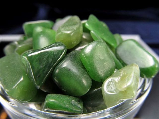 【鑑定書付き】天然翡翠ネフライト5.8kg☆観賞用石☆天然石☆コレクター放出 鑑定書付き】天然翡翠ネフライト5.8kg☆観賞用石☆天然石☆コレクター