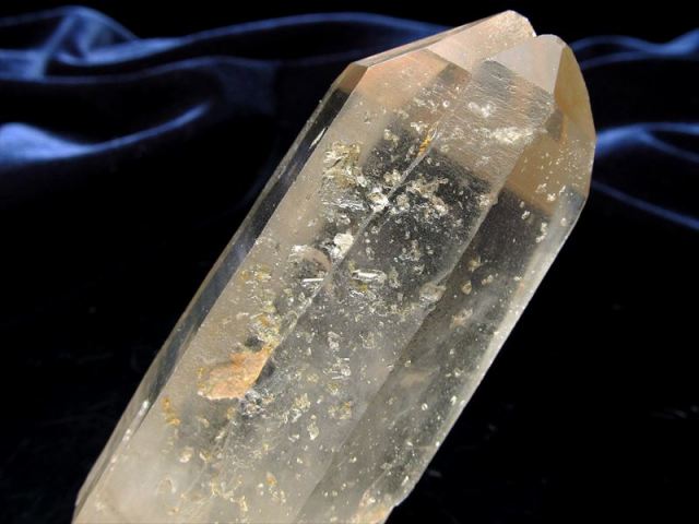 究極品質 超古代の叡智を宿した光のクリスタル 虹のレムリアンシード