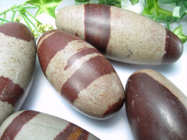 数量限定 神聖シヴァリンガム 小サイズ シバリンガム クリプトクリスタリンクォーツ 1個売り 重さ約110g-220g ヒンズー教の最高神 シヴァ神 の象徴