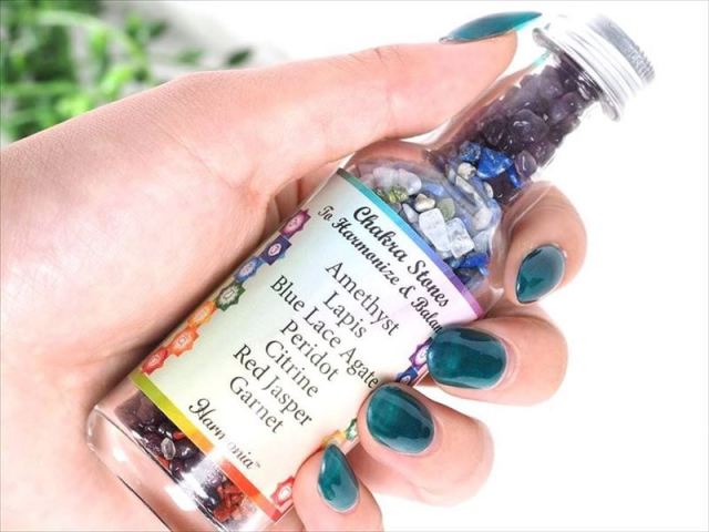 1個売り 数量限定入荷 7チャクラ さざれ石 ボトル置物 瓶サイズ 高さ約