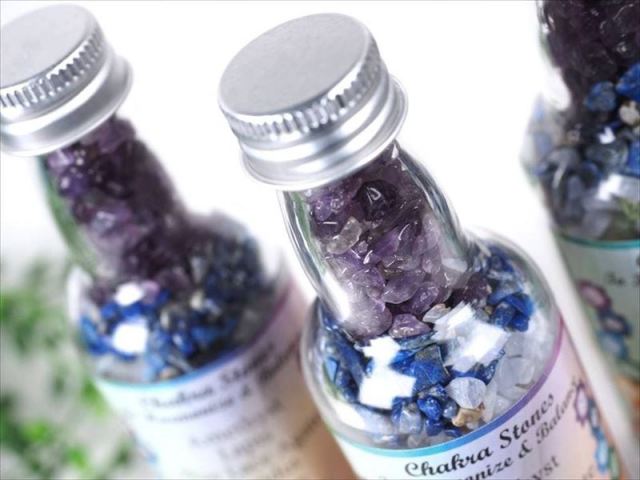 1個売り 数量限定入荷 7チャクラ さざれ石 ボトル置物 瓶サイズ 高さ約