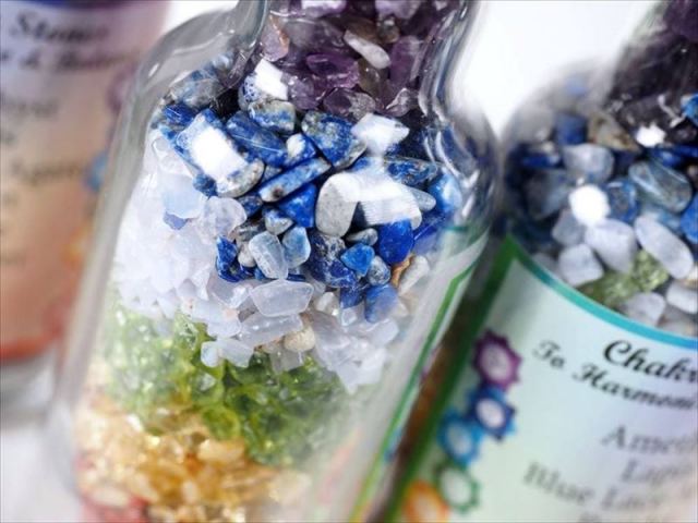 1個売り 数量限定入荷 7チャクラ さざれ石 ボトル置物 瓶サイズ 高さ約