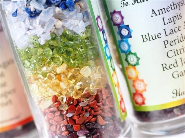 1個売り 数量限定入荷 7チャクラ さざれ石 ボトル置物 瓶サイズ 高さ約