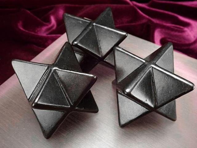 希少レア Sサイズ シュンガイト シュンガ石 マカバスター 幅約2.5cm 1個売り 地球上で唯一の天然フラーレンを含む希少鉱物 ギャランティカード付属