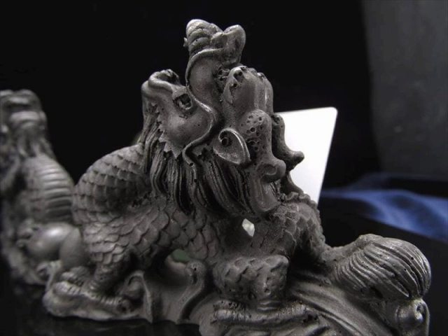 シュンガイト シュンガ石 ドラゴンバーク 吠龍 置物 高さ約5cm×幅約7.5cm 1個売り 願いが叶うドラゴンボール付き