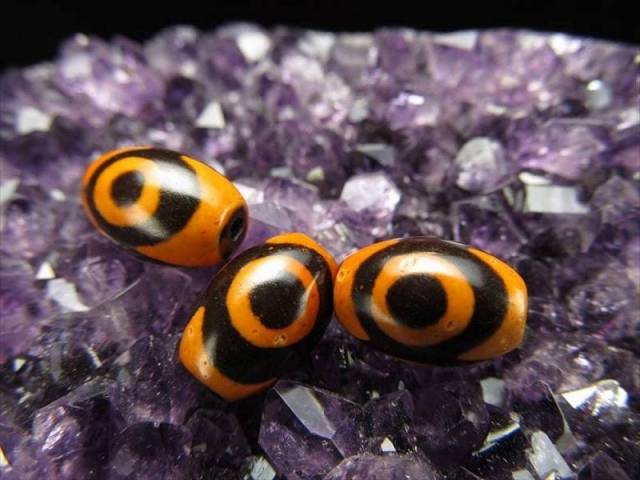 オレンジブラウン 小天珠 虎牙三眼天珠(こがさんがんてんじゅ) 全長約