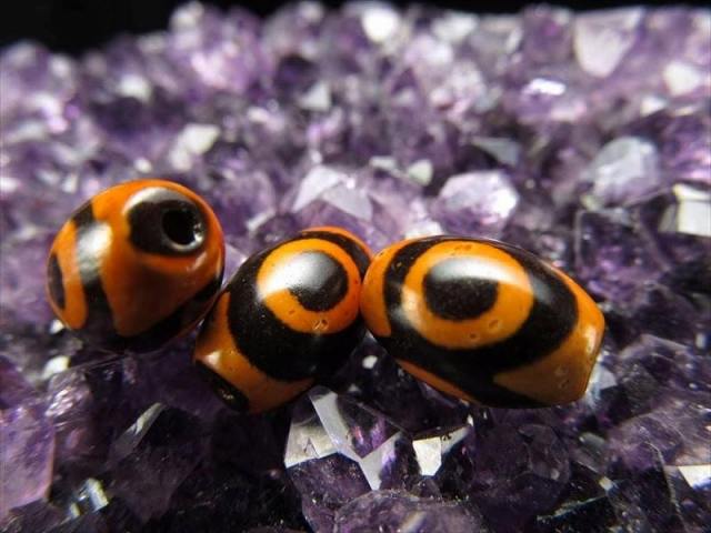 オレンジブラウン 小天珠 虎牙三眼天珠(こがさんがんてんじゅ) 全長約