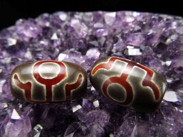 紫*様 超激レア珍品‼︎ 古代龍紋　虎紋天珠　サービス品 女性にピッタリミニサイズ 黒鳶赤紋大人天珠 くろとびせきもんだいじん