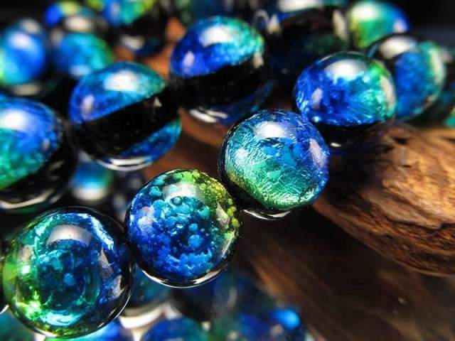 約8mm ブルーグリーン 蓄光ホタルガラス トンボ玉 とんぼ玉 ビーズ