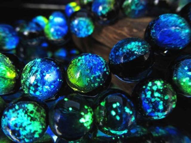 約8mm ブルーグリーン 蓄光ホタルガラス トンボ玉 とんぼ玉 ビーズ
