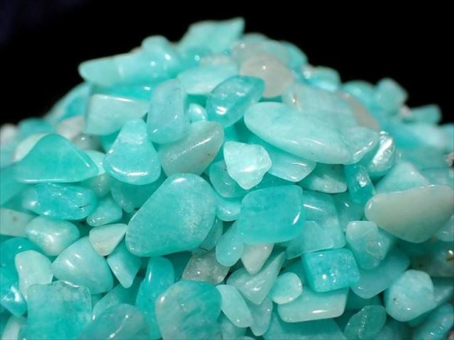 小粒 クリアアマゾナイト さざれ 1袋100g 粒約5mm-7mm ハイクオリティ 浄化用 インテリアに 天河石 ペルー産 パワーストーン 天然石