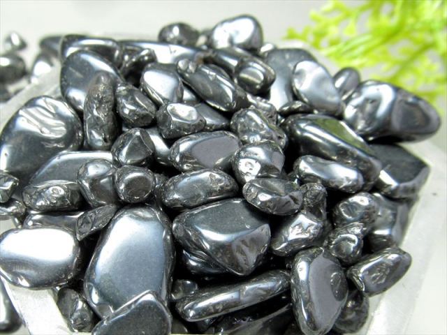 小粒から中粒サイズ テラヘルツ鉱石 さざれ石 100g 約3mm-20mm 激レア つるんとしたつやつや光沢 話題の 高純度 テラヘルツ 鉱石 2020年 検査機関にて検査済み