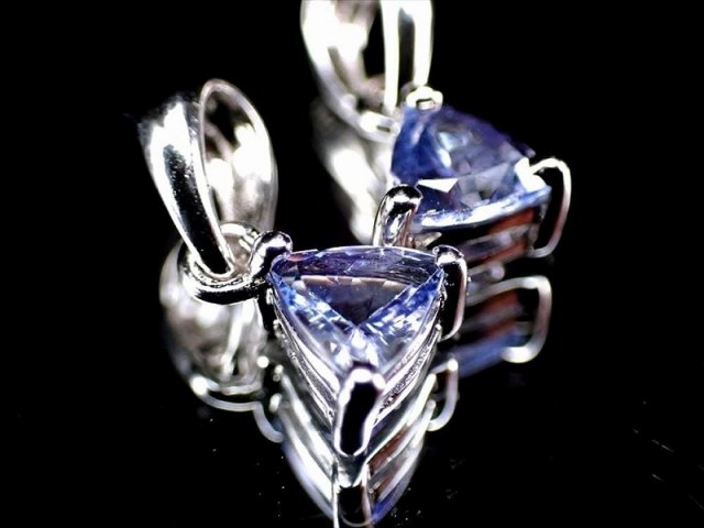 タンザナイト ペンダントトップ トリリアントカット 石サイズ約5mm 1個売り 神秘的なブルー 持ち主の魅力を高める石 SILVER925 タンザニア産