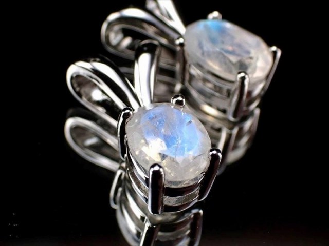 ブルームーンストーン ペンダントトップ オーバルカット 石サイズ縦約7.5mm 1個売り 月光を思わせる神秘的シラー 極上品質 SILVER925 インド産