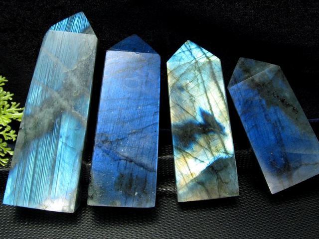 ブルー多め ラブラドライト オベリスク 重さ 30g-50g 1個売り ブルーやゴールドの神秘的な輝きを放つ石 困難を打開する石 空間の浄化など 四角柱