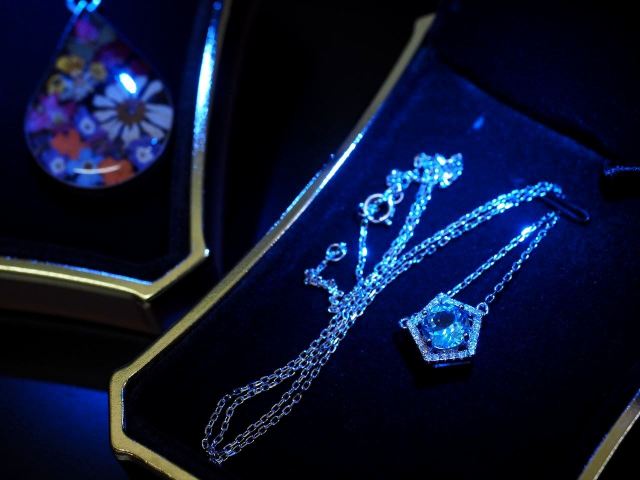 LED搭載 ペンダントトップ用 ジュエリーボックス ケースサイズ約9.5cm