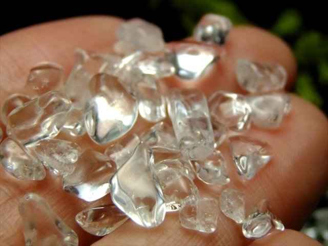 AA小粒 1kg 角丸タイプ 透明天然水晶 さざれ たっぷり1kg 粒約3mm-7mm 