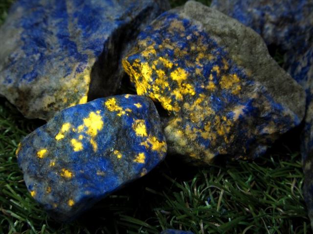 最古の聖石 1個売り ラピスラズリ 青金石 ラフ原石 25g-50g 幸運を運ぶ