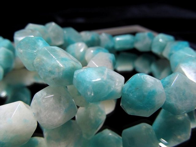 バランス良好タイプ【アマゾナイトシリカ タンブルカット ブレスレット】【Mサイズ】 幅約8.5mm-11mm ブルーグリーンカラー&ホワイト 希望の石 ホープストーン 【中国 ウイグル自治区産】