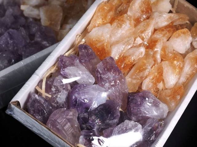 人気組み合わせ2種結晶原石の詰め合わせ アメジスト 紫水晶 ×シトリン 黄水晶 ラフ原石詰め合わせ 約550-600g入り ブラジル産