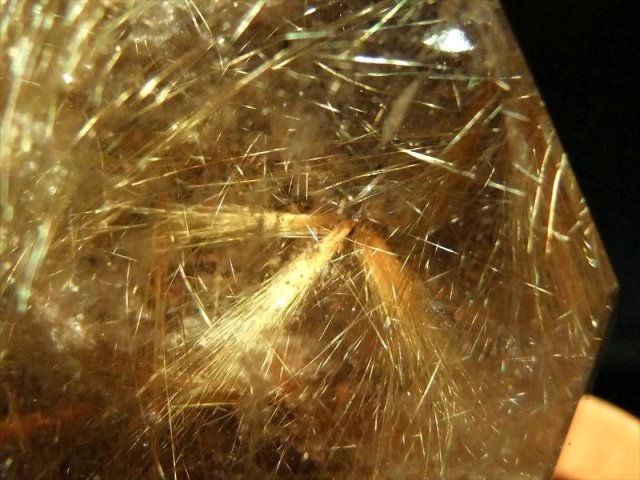 5A 超透明 ゴールド ルチルクォーツ 水晶ポイント 専用木製台