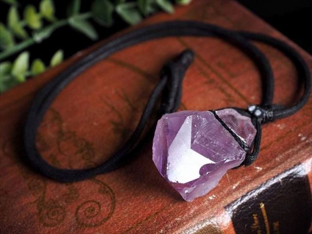 天然 アメジスト ポイント原石 ネックレス 水晶サイズ約4cm-5.5cm 紐長
