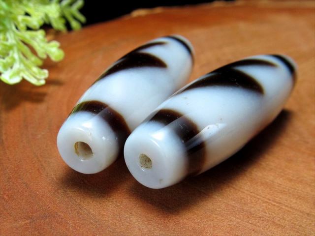 A至純天珠 閃電五眼白天珠(せんでんごがんしろてんじゅ) サイズ:約37mm 