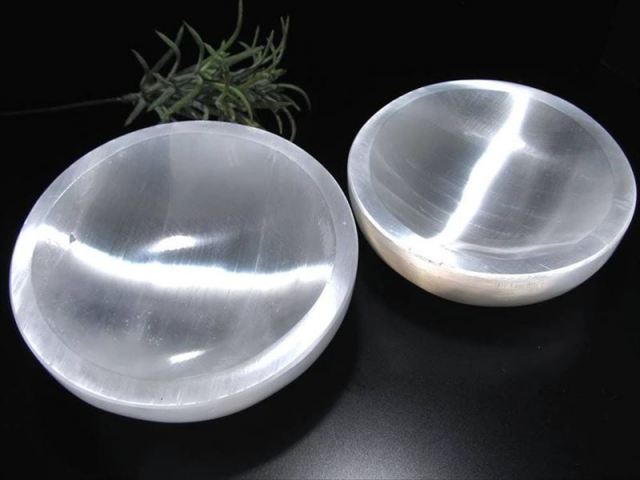 1個売り 美品キャッツアイ セレナイト ジプサム 透石膏 ラウンドトレイ型 丸小皿 最大幅約9.5cm×厚さ約3cm 聖母マリアのガラス シルクのような繊維質