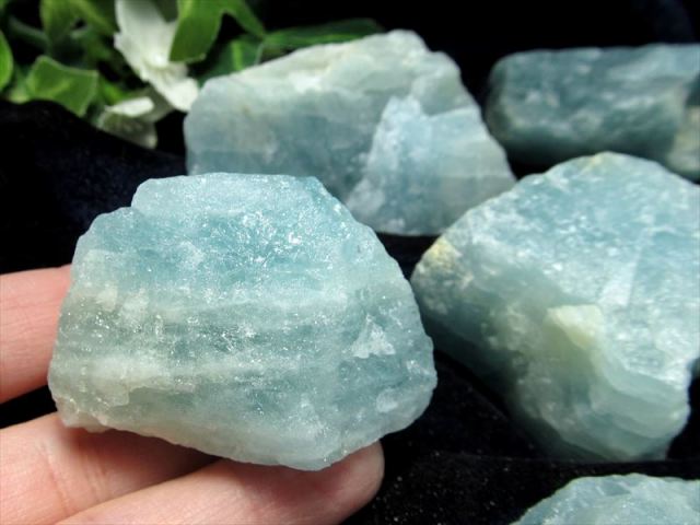 天使の石 アクアマリン ラフ原石 1個売り 重さ80g-100g 透明感のある 