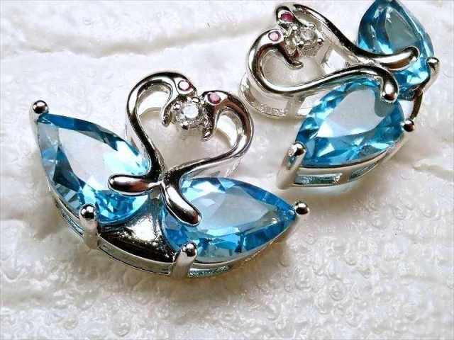 激安宣言 5A スイスブルートパーズ ツインスワンモチーフ ドロップカット ペンダントトップ 石サイズ縦約8mm 1個売り 優雅な白鳥モチーフ ブラジル産