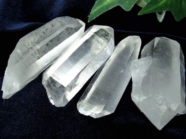 マダガスカル産 水晶 単結晶 詰め合わせ 100gパック売り 一袋約6-10個入り 両錐水晶 ダブルポイント 虹入り 貫入りも マダガスカル産 パワーストーン 天然石