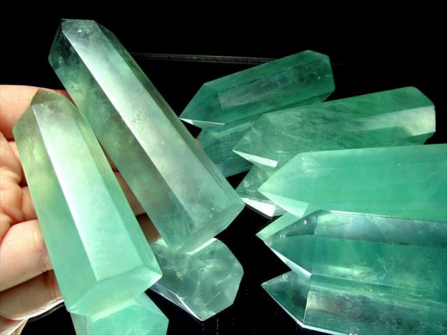 神秘的なグリーンフローライトポイント 蛍石 神秘的なグリーンフローライトポイント 蛍石