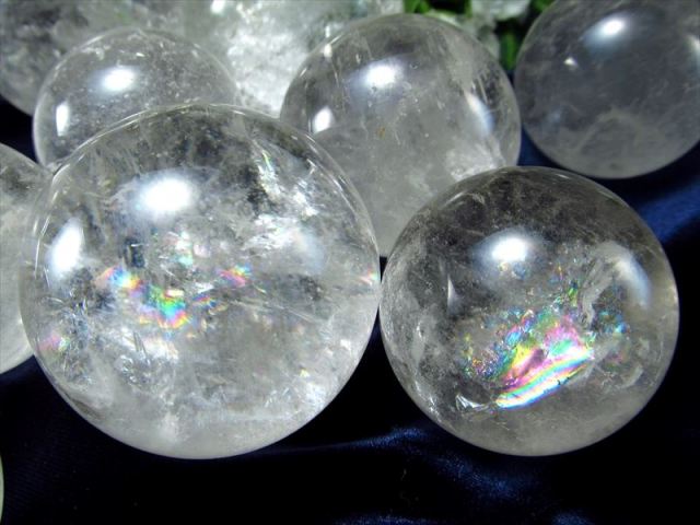 サシ入り天然水晶 丸玉 直径36mm-38mm すべての浄化と純粋さの象徴